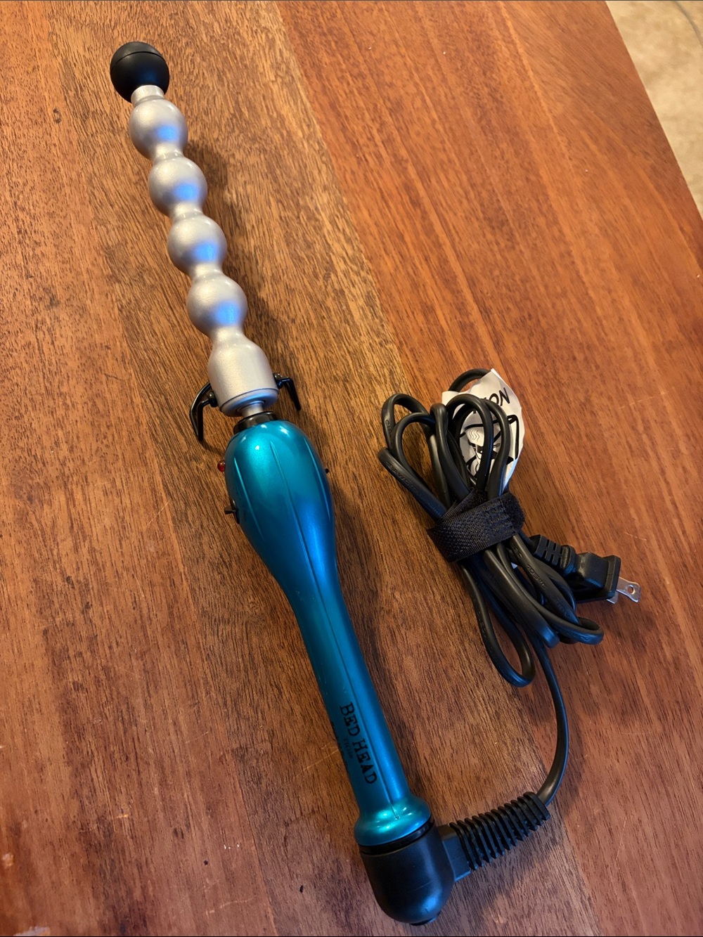 Bed Head Tigi Rock N Roller Electric Curling Wand with built in Stand